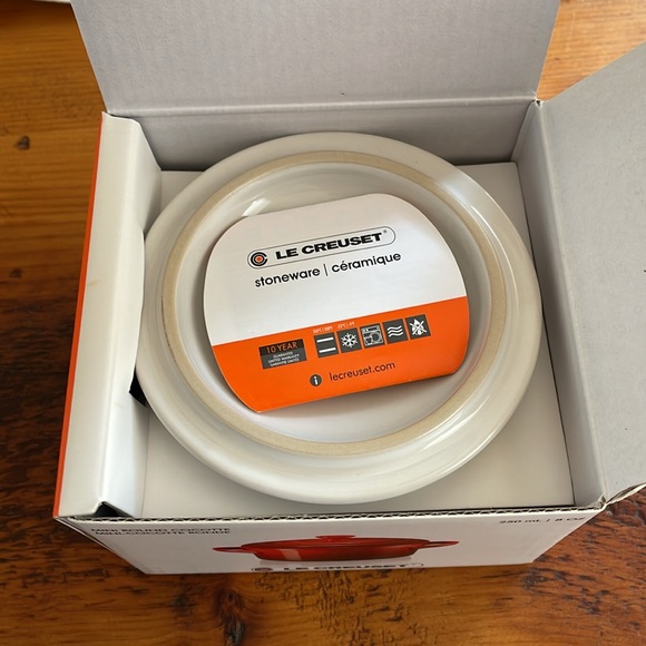 Le Creuset Mini Cocotte. White - Picture 3 of 8